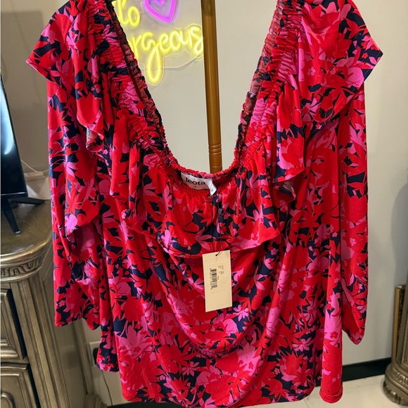 Leota Red and Black Ruffled 3/4 Sleeve Blouse - Picture 4 of 8